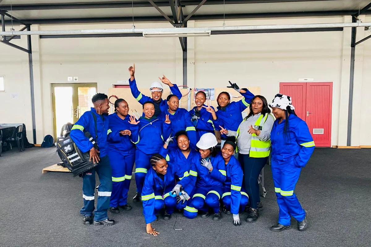 Practical technical training and project demonstration setting